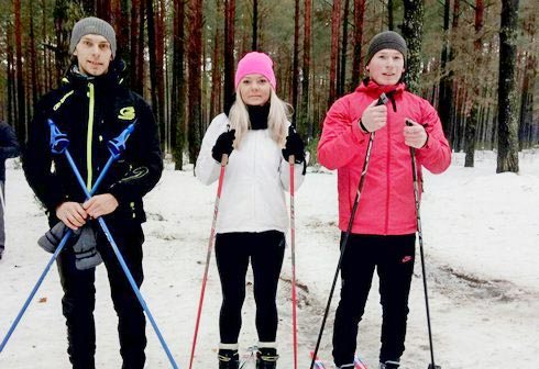 Трудовые коллективы Вилейки соревновались в беге на лыжах