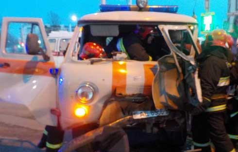 В Бобруйске спасатели деблокировали водителя скорой помощи В Бобруйске спасатели деблокировали водителя скорой помощи