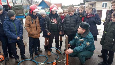 В гостях у пожарных Людвиновского ПАСП №17