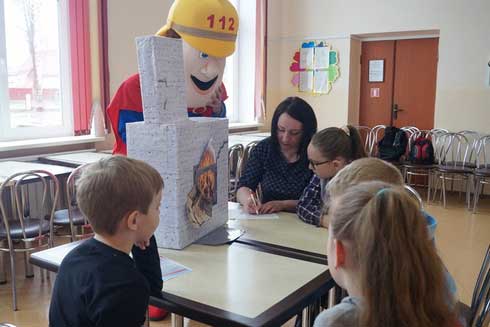 Огнеборцы провели квест-игру в школе №3