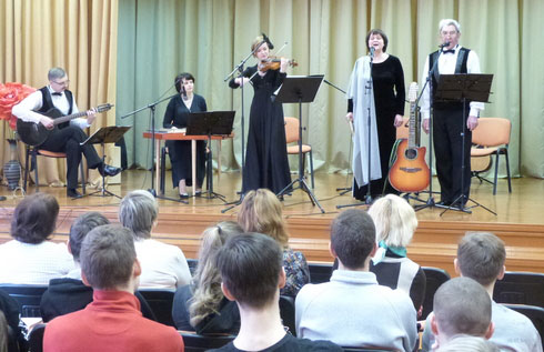 А музыка звучит…