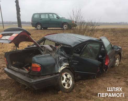 В Вилейском районе водитель Nissan не справился с управлением и врезался в дерево В Вилейском районе водитель Nissan не справился с управлением и врезался в дерево