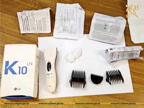 При досмотре посылки минские таможенники обнаружили кокаин в б/у машинке для стрижки