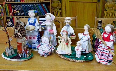 Соломенные чудеса и неповторимые куклы можно увидеть в библиотеке Вилейки Соломенные чудеса и неповторимые куклы можно увидеть в библиотеке Вилейки