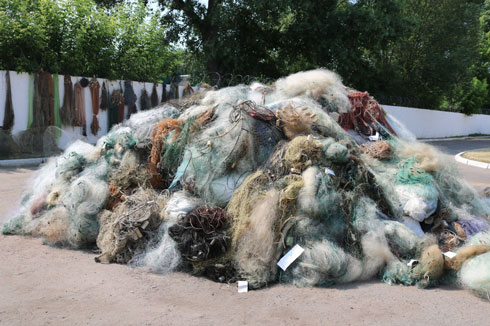 Гора сетей в человеческий рост: 73 километра сетей и более 200 сетных орудий сдали белорусы в рамках добровольной акции