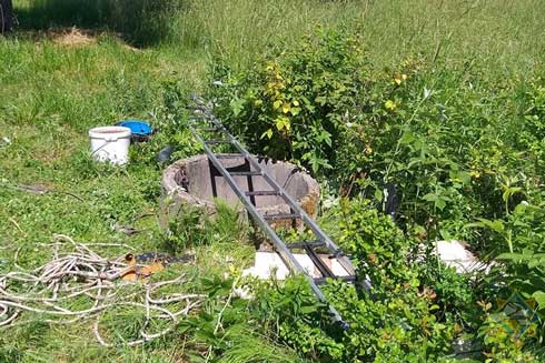 В Браславском районе мужчина поскользнулся и упал в колодец: его спасли работники МЧС