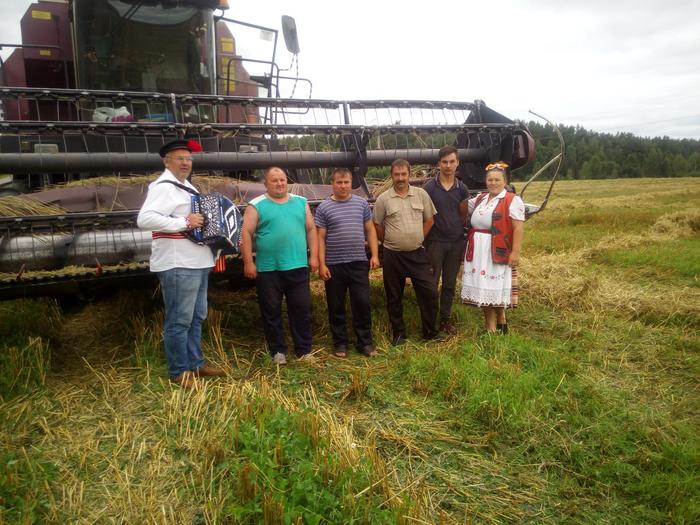 Ільянскія артысты павіншавалі хлебаробаў