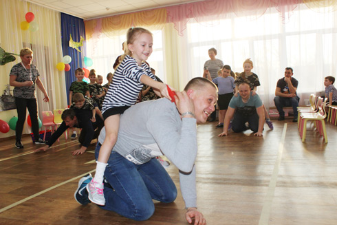 На спортивном празднике в Вилейке соревновались "Спецназ" и "Моряки"