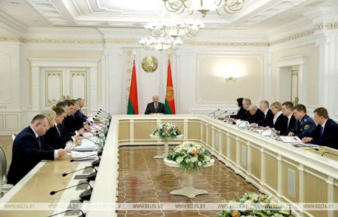 О правах работников, надзоре за техникой и вторсырье - Лукашенко провел совещание с руководством Совмина