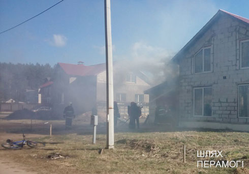 В Вилейке горел гараж с автомобилем