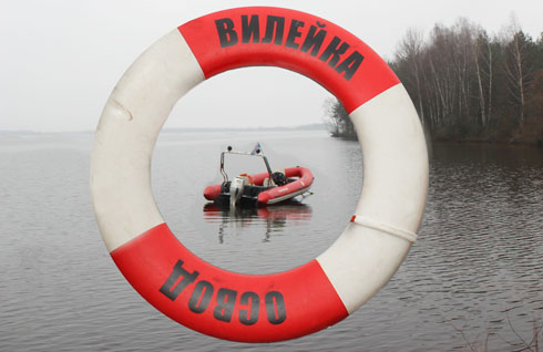 Лодка с рыбаком перевернулась на Вилейском водохранилище