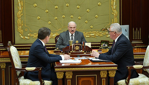 Президент Беларуси принял с докладом вице-премьера Игоря Петришенко и Министра образования Игоря Карпенко