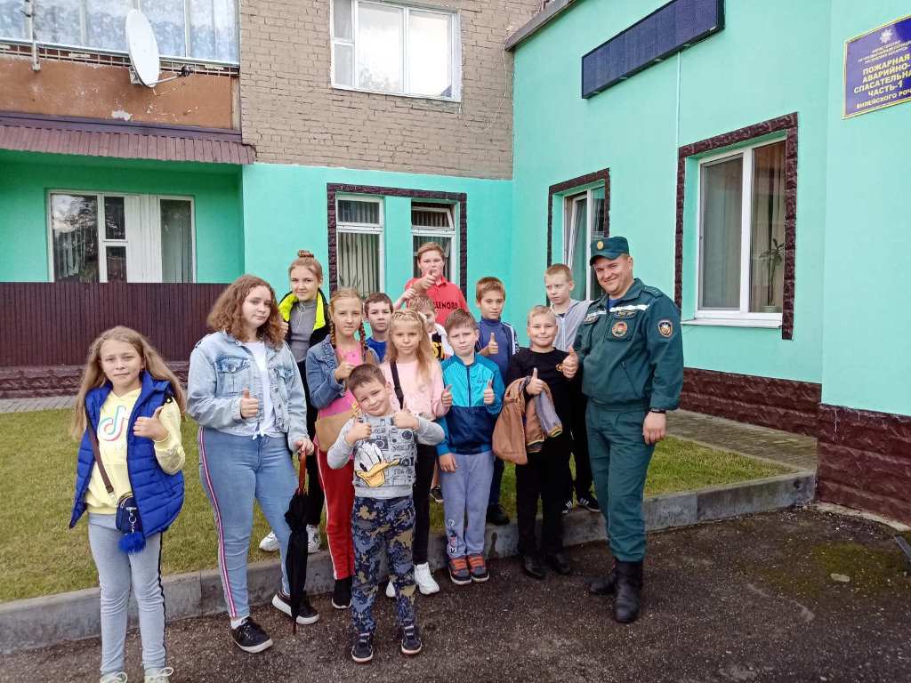 Учащиеся СШ №3 примеряли боевую одежду спасателя