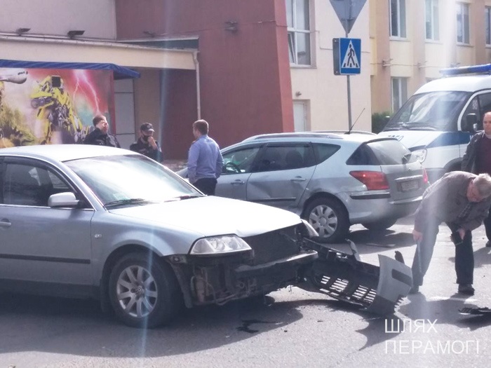 Фотофакт. В Вилейке столкнулись два автомобиля