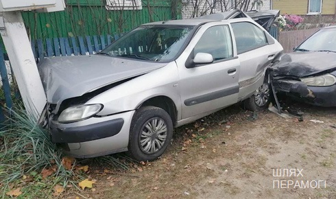 ГАИ ищет очевидцев ДТП: в Вилейке автомобиль наехал на стоящий "Ситроен"