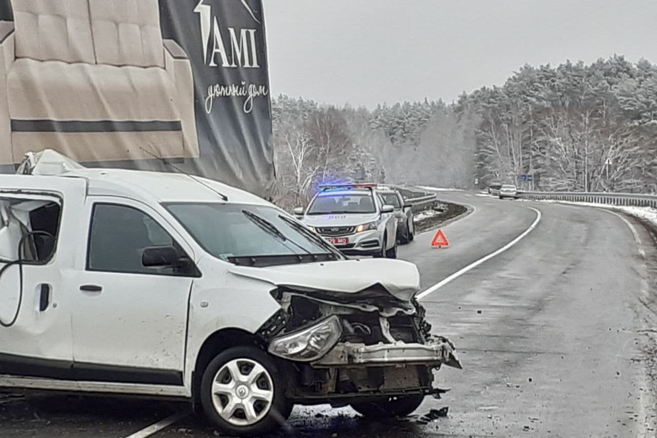 В Вилейском районе на дороге столкнулись три автомобиля