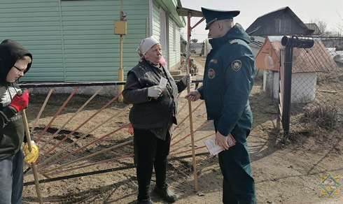 Вилейские спасатели предостерегают об опасностях при наведении порядка