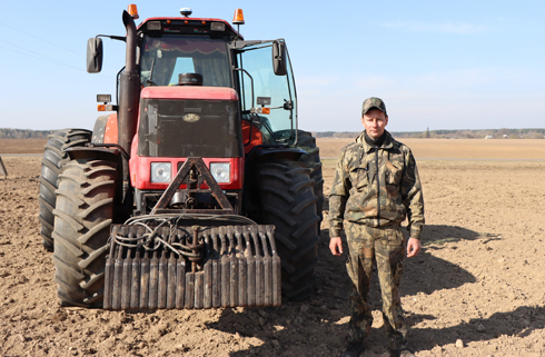 У гаспадарках Вілейшчыны на 12 красавіка было пасеяна 4223 гектары ранніх яравых