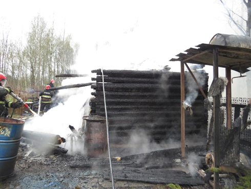 В Молодечненском районе при тушении бани пострадал хозяин (видео)