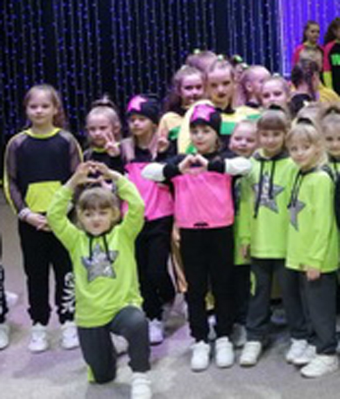 На свой отчётный концерт приглашает "Форсаж"