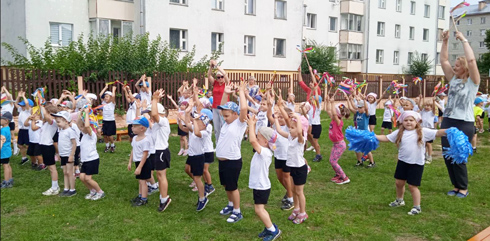 В этом детском саду день начинается с утренней зарядки