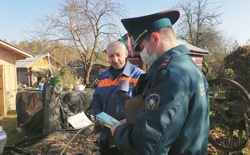 Вилейские спасатели напоминали о безопасности жителям садовых товариществ