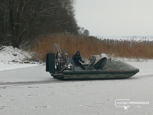 Ночью на Вилейском водохранилище мужчина провалился под лёд