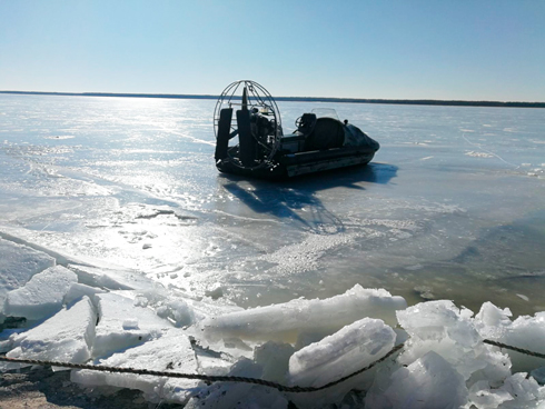 Весенний лёд самый коварный! Какая обстановка на Вилейском водохранилище?