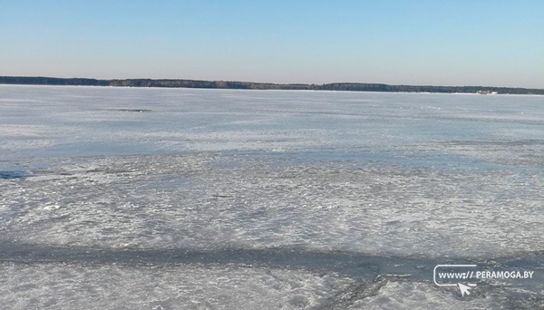 Сегодня на Вилейском водохранилище лёд пористый, толщина – 10-15 см