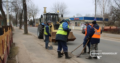 После зимы работники Вилейского водоканала наводят порядок на закрепленной территории (ФОТОРЕПОРТАЖ)