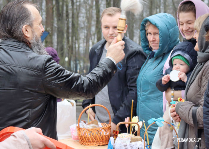 В православных храмах Вилейки прошло освящение пасхальной снеди