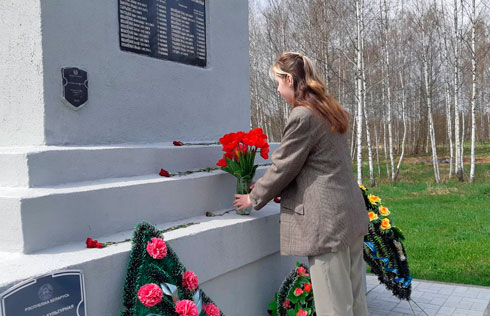 Урок памяти состоялся прямо у подножия мемориала Урок памяти состоялся прямо у подножия мемориала