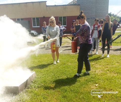 Сотрудники яслей-сада №9 посетили пожарно-аварийную спасательную часть №1 Сотрудники яслей-сада №9 посетили пожарно-аварийную спасательную часть №1