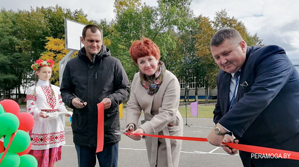 В Вилейке торжественно открыли многофункциональный спортивный объект. Заниматься на тренажерах здесь может каждый