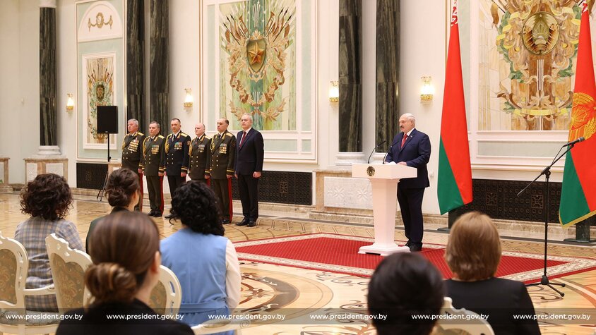 Церемония вручения государственных наград и генеральских погон