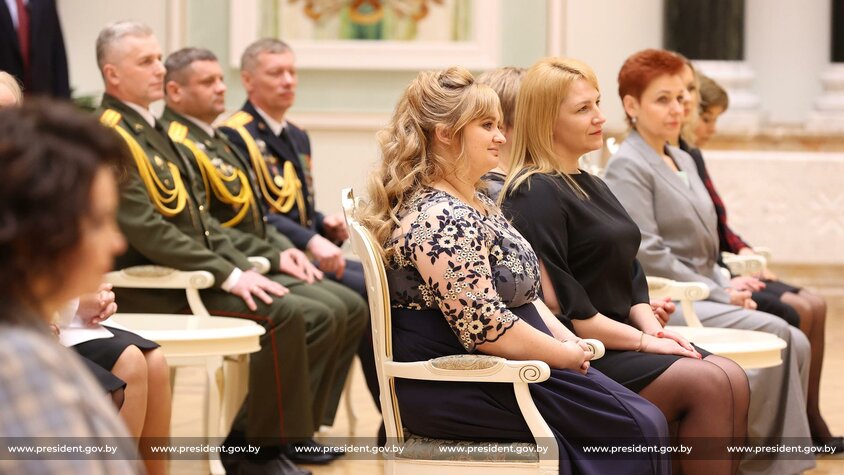 Александр Лукашенко: каждая из женщин олицетворяет собой величие материнства и уют семейного очага