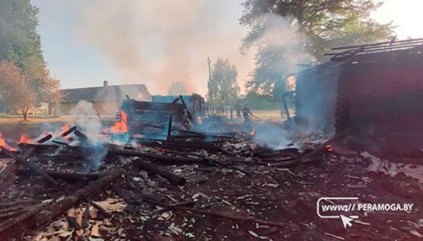 В Вилейском районе горели сарай и дача