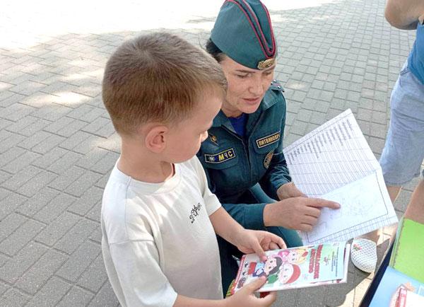 В магазинах спасатели провели профилактические мероприятия противопожарной направленности В магазинах спасатели провели профилактические мероприятия противопожарной направленности