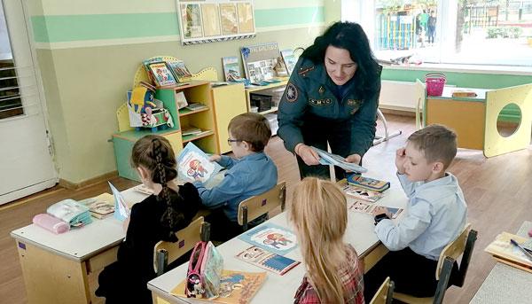 На Вилейщине прошел II этап республиканской профилактической акции «В центре внимания – дети!» На Вилейщине прошел II этап республиканской профилактической акции «В центре внимания – дети!»