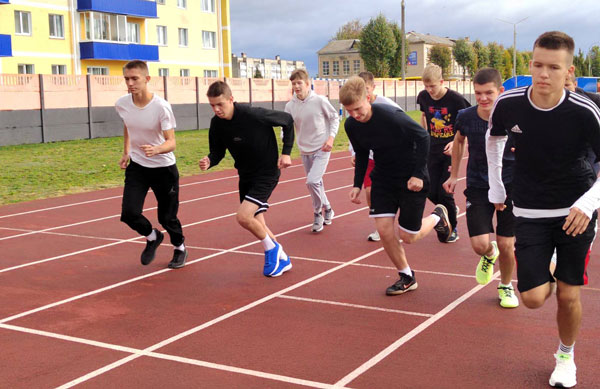 Определены лучшие школьные команды в районных соревнованиях по летнему многоборью