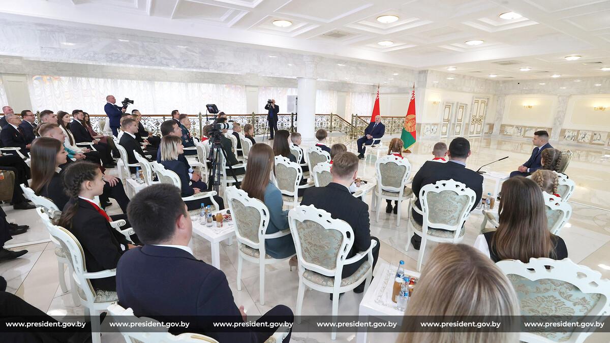 Александр Лукашенко провел встречу с молодежным активом