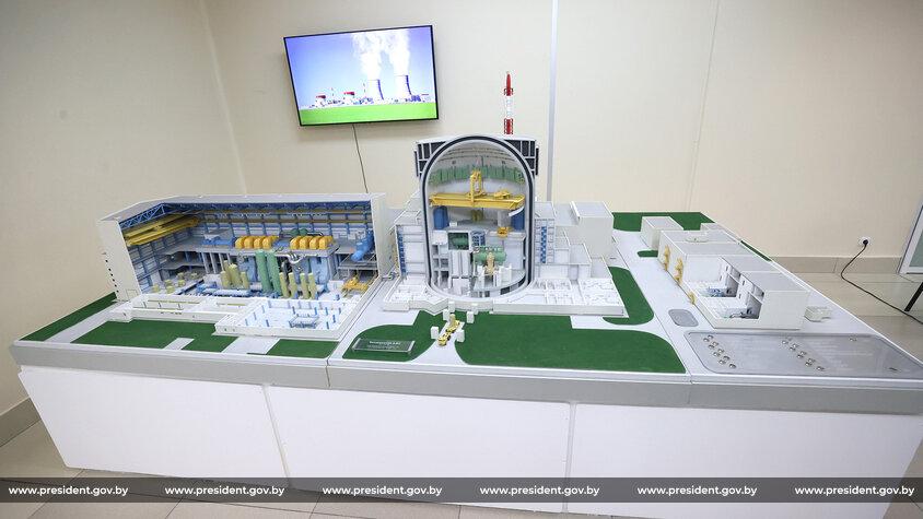 Александр Лукашенко посещает с рабочей поездкой Островецкий район Гродненской области