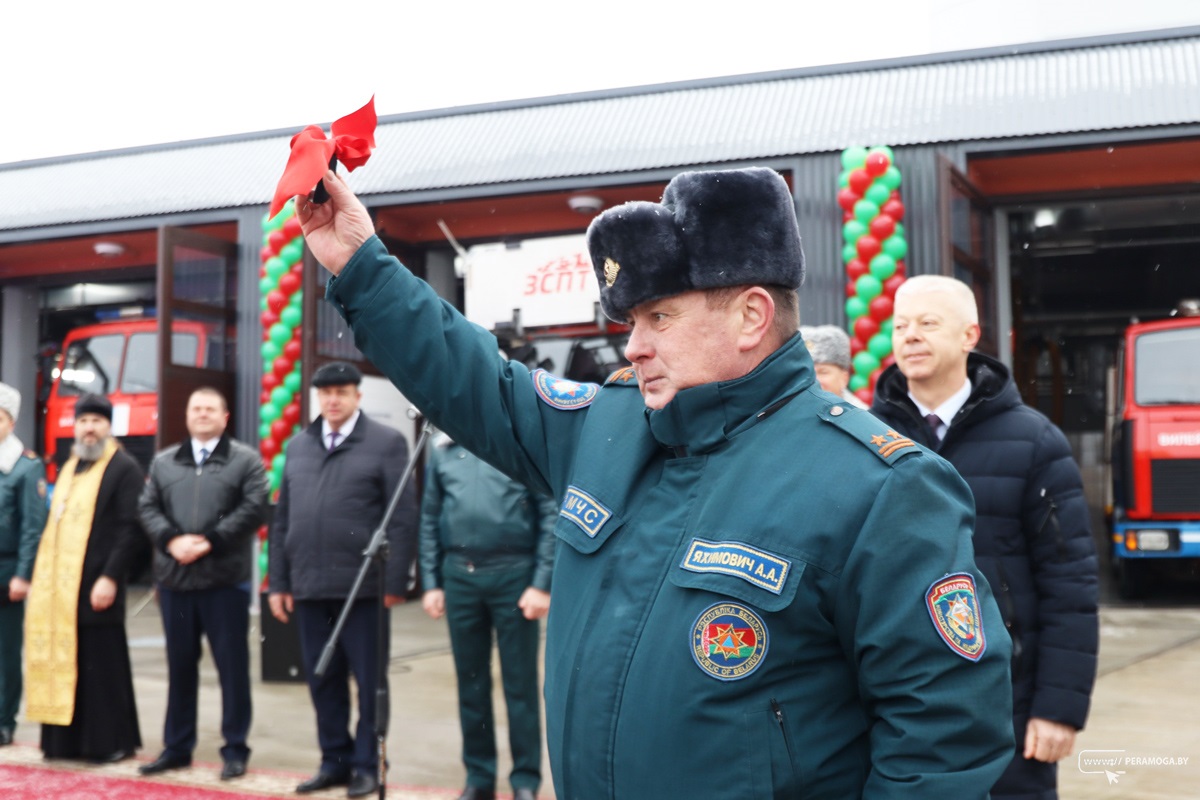 Новый автомобиль, капсула времени с посланием: состоялось открытие нового  здания Вилейского РОЧС