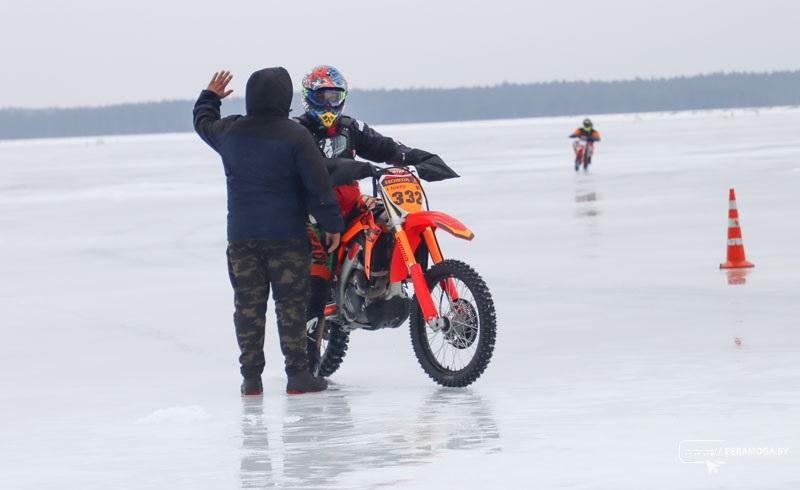 Мотогонки на льду. Вилейщину посетила известная команда Kadorkin MX Club