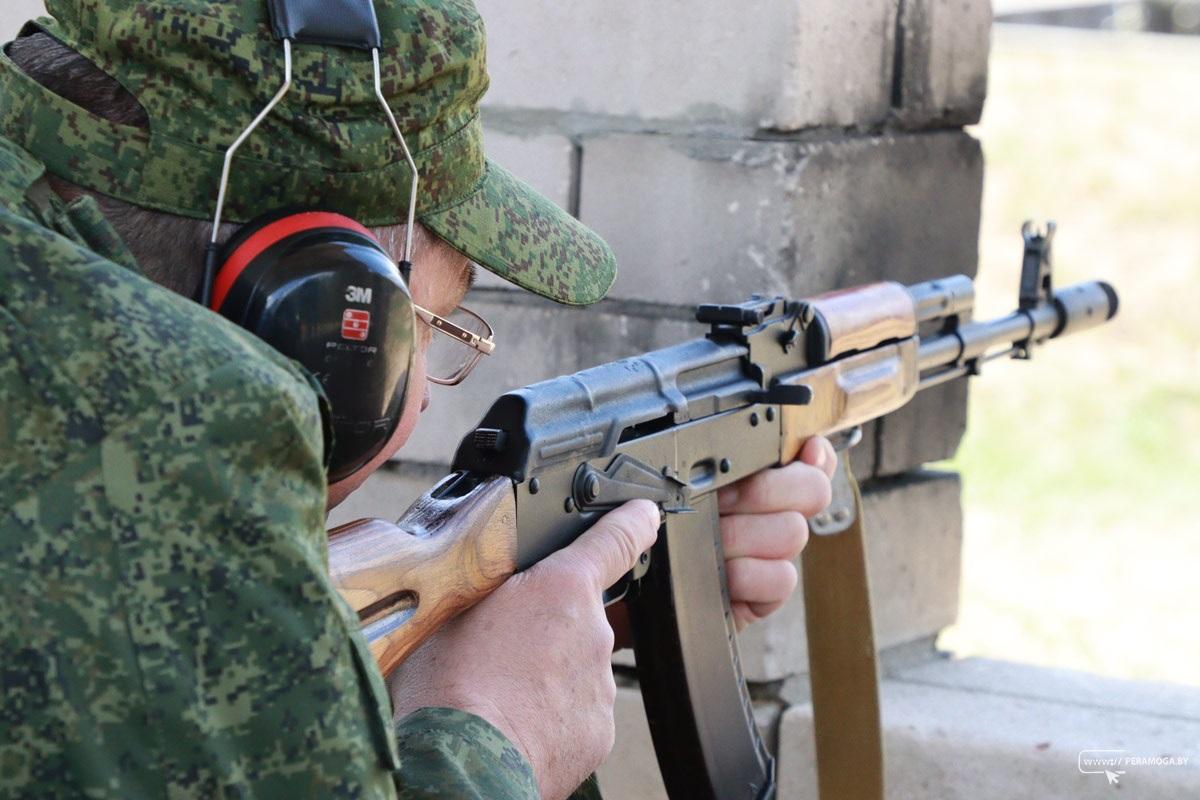 «Дым, запах пороха и железа». У военнообязанных учебного сбора завершились занятия по огневой подготовке