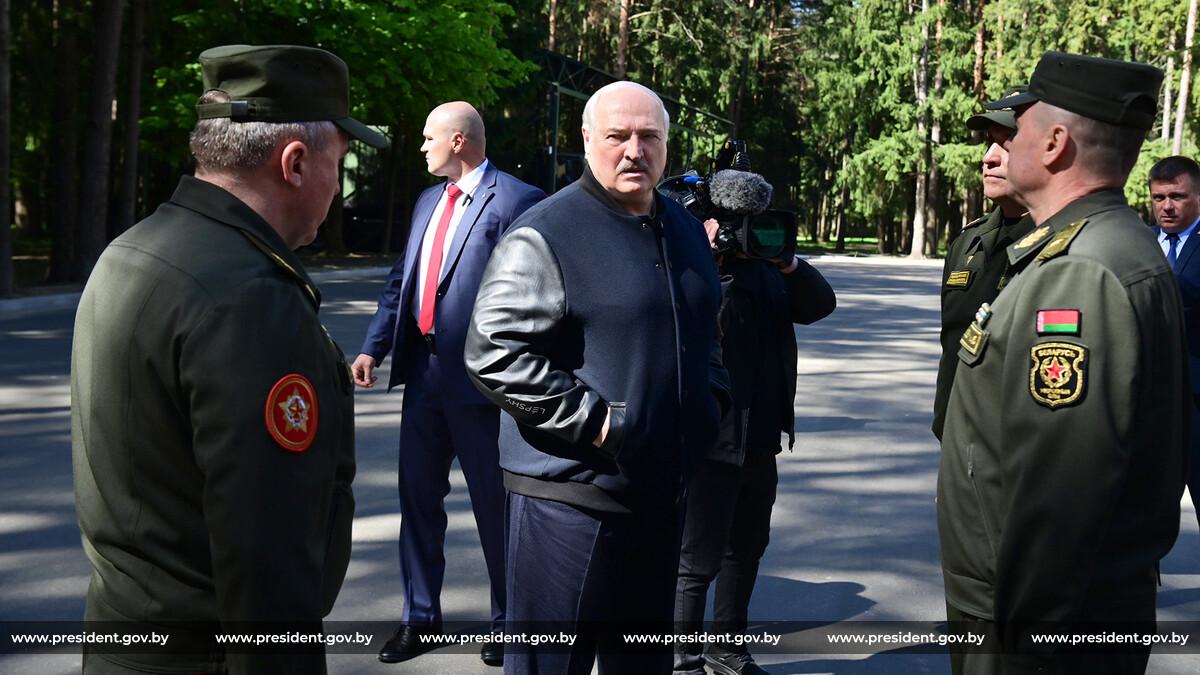 Александр Лукашенко приехал на Центральный командный пункт ВВС и войск ПВО