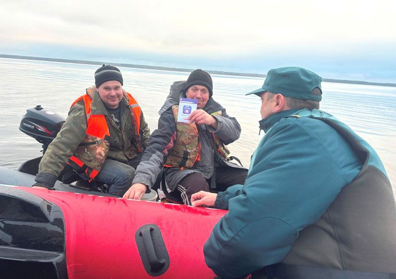 Вилейские спасатели напомнили рыбакам: на воде нужно находиться в спасательном жилете