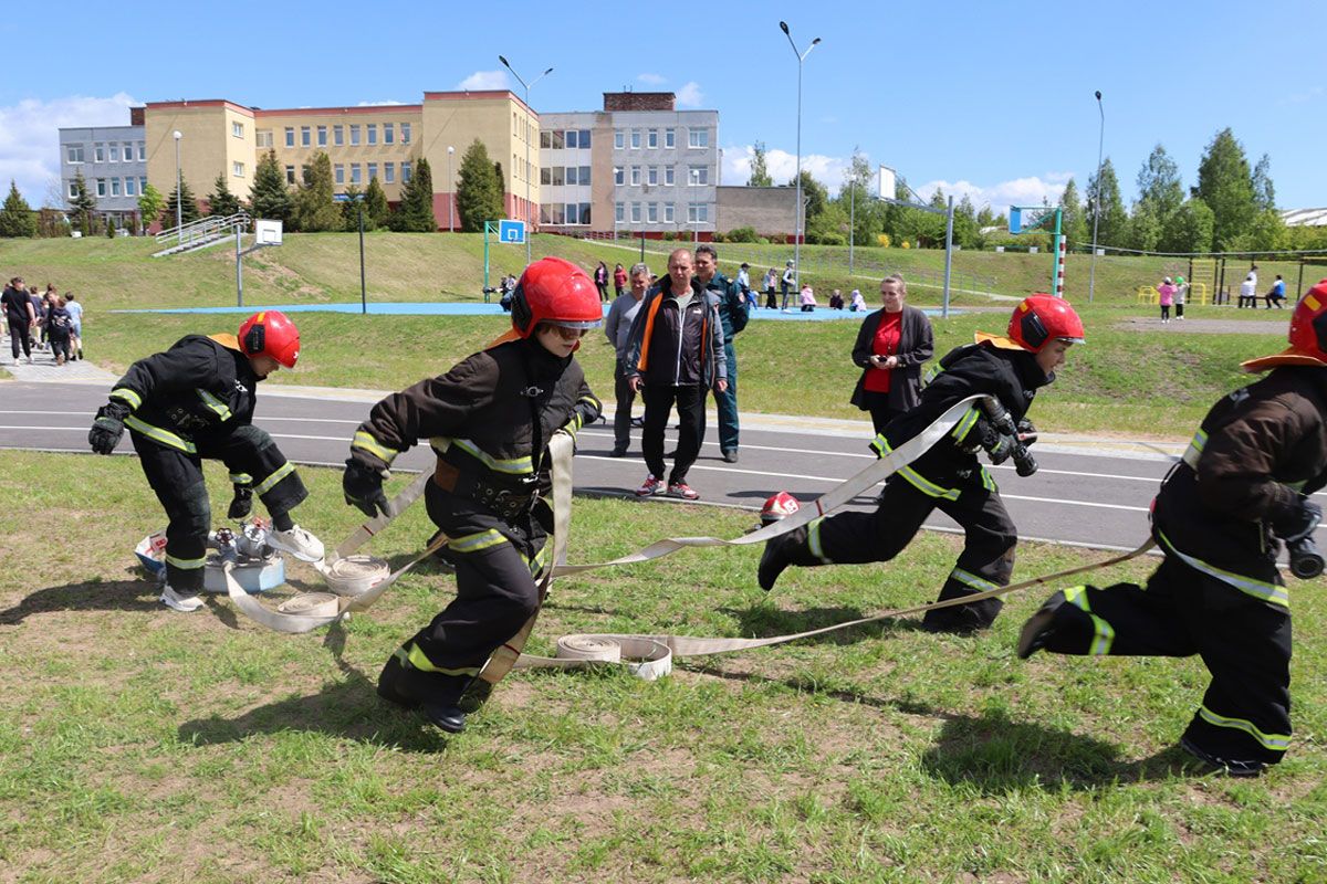 «Что за сила такая держит и не отпускает? Это слёт МЧС!». Яркое событие прошло в Вилейке