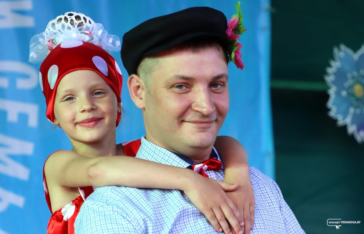 Модный показ – на Празднике детства и семьи. В Вилейке стартовал прием заявок на участие в семейном конкурсе “Фемели лук”