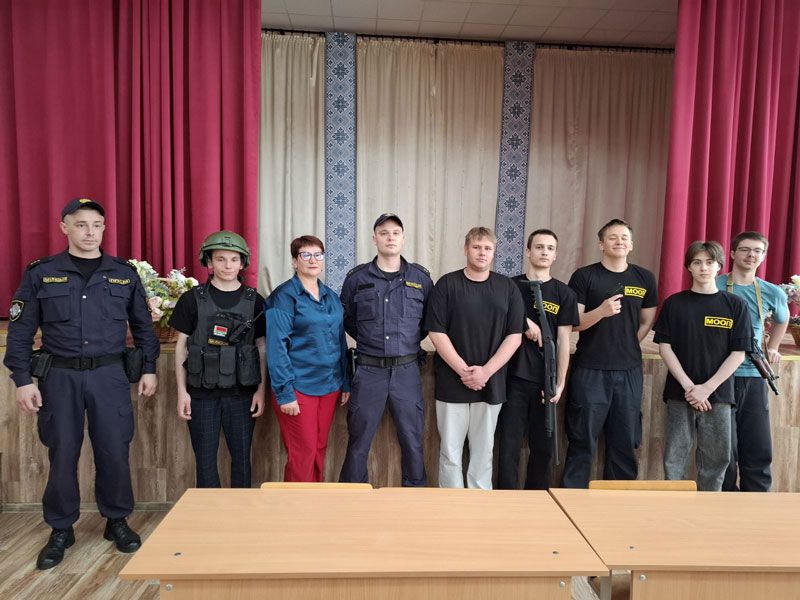 Учащимся ильянского колледжа рассказали о работе сотрудников патрульно-постовой службы